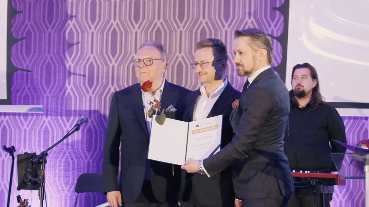 Wręczenie dokumentu podczas gali Federacji